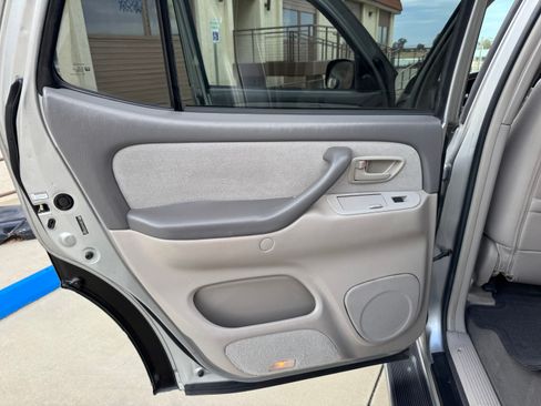 Used 2006 Toyota Sequoia SR5 image 21