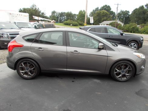 Used 2014 Ford Focus SE Hatchback FWD image 4