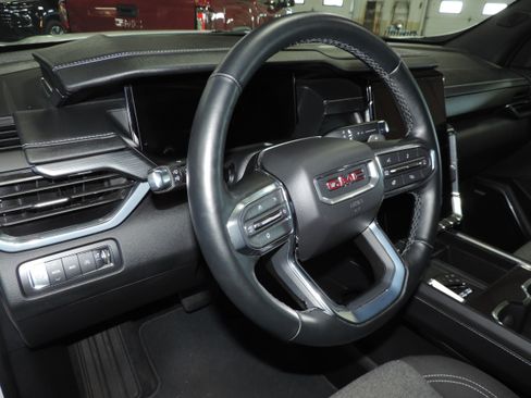 Used 2025 GMC Acadia Elevation image 33