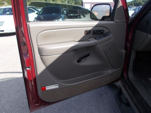 Used 2004 Chevrolet Tahoe 4WD image 5