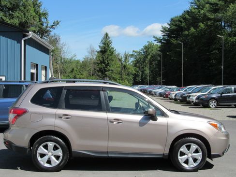 Used 2014 Subaru Forester 2.5i Premium AWD/4WD image 11