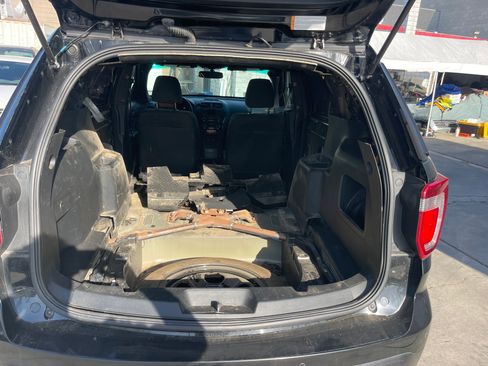 Used 2017 Ford Explorer image 5