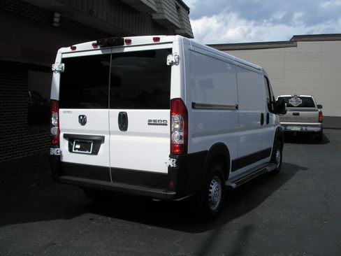 Used 2025 RAM ProMaster 2500 136 FWD image 4