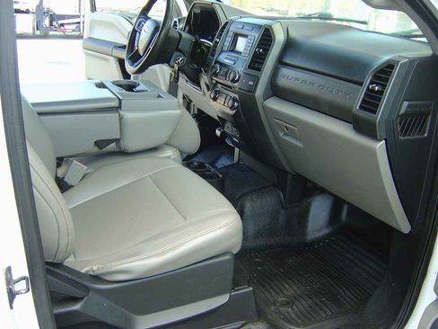 Used 2018 Ford F550 image 11