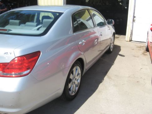 Used 2006 Toyota Avalon XLS FWD image 4