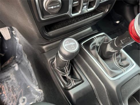 Used 2022 Jeep Wrangler Unlimited Sahara image 32