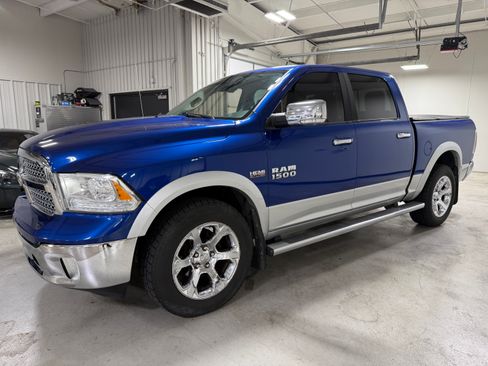 Used 2015 RAM 1500 4x4 Crew Cab Laramie image 10