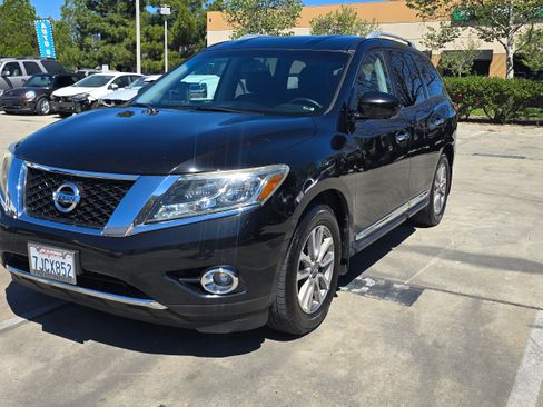 Used 2015 Nissan Pathfinder SL image 5