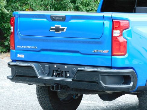 Used 2024 Chevrolet Silverado 1500 ZR2 image 14