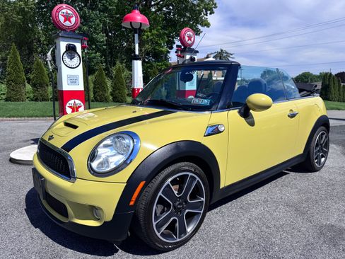 Used 2010 MINI Cooper S Convertible FWD image 1
