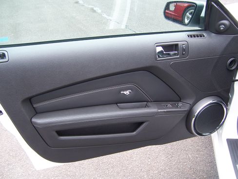 Used 2013 Ford Mustang GT Convertible RWD image 10