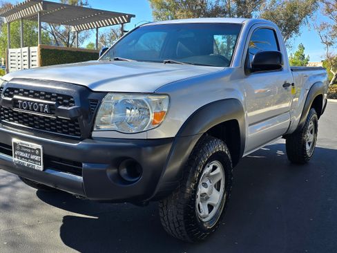 Used 2011 Toyota Tacoma Off-Road image 16