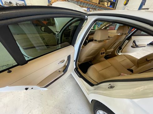 Used 2011 BMW 328i image 14