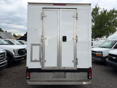 Used 2017 Chevrolet Express 3500 RWD image 4
