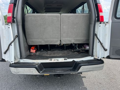Used 2017 Chevrolet Express 3500 LT Extended Passenger RWD image 9
