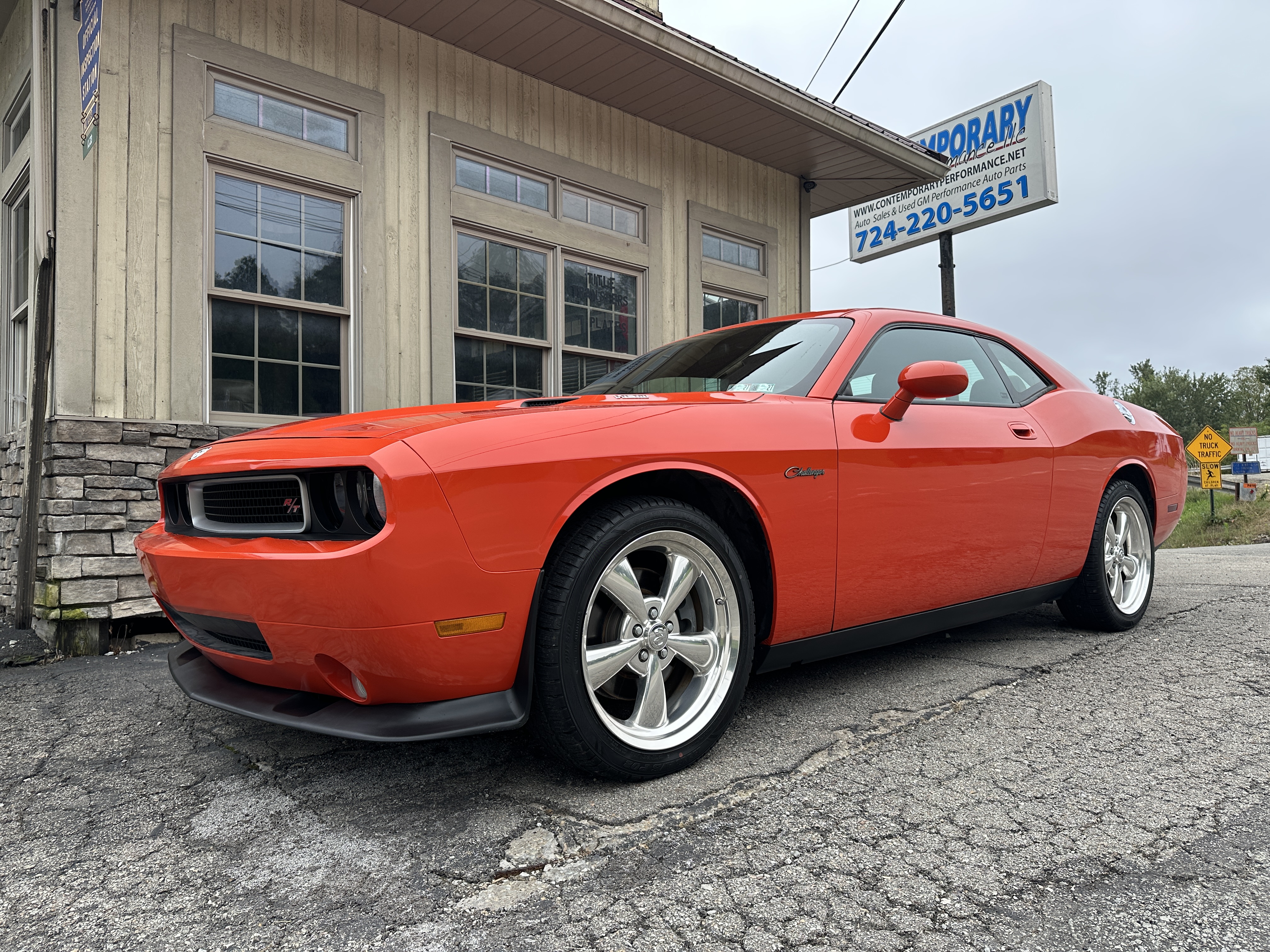 Used 2010 Dodge Challenger R/T RWD image 1