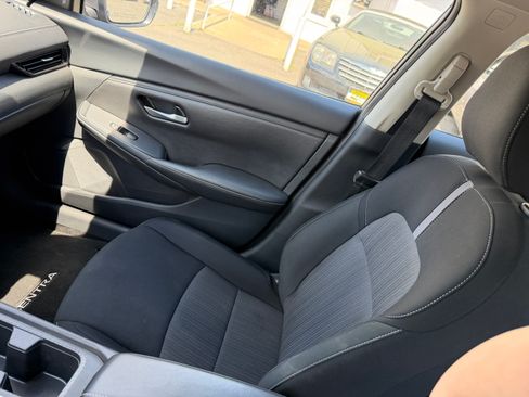 Used 2025 Nissan Sentra SV image 12