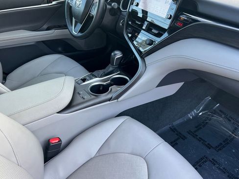 Used 2022 Toyota Camry XLE image 16