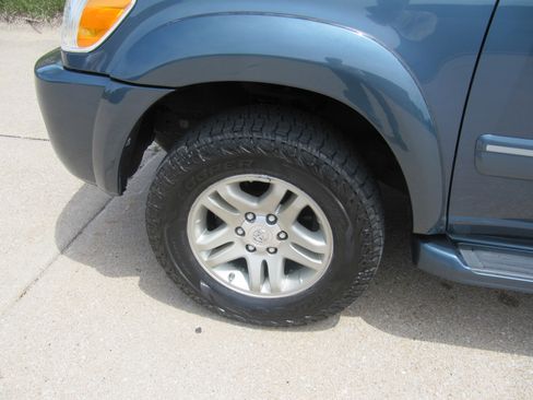 Used 2005 Toyota Sequoia 4WD Limited image 12