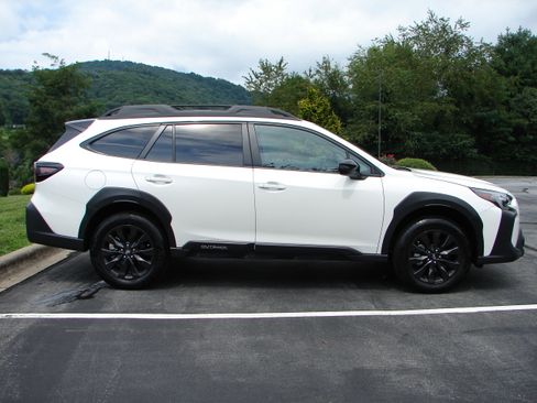 Used 2025 Subaru Outback Onyx Edition AWD/4WD image 17