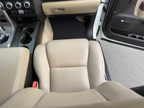 Used 2011 Toyota Sequoia Limited image 29
