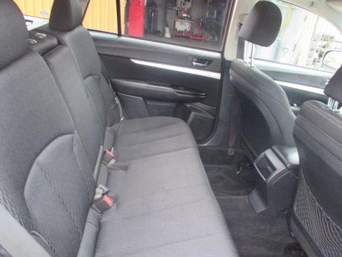Used 2010 Subaru Outback 2.5i Premium AWD/4WD image 11