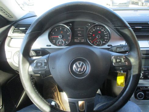 Used 2009 Volkswagen CC Luxury FWD image 35