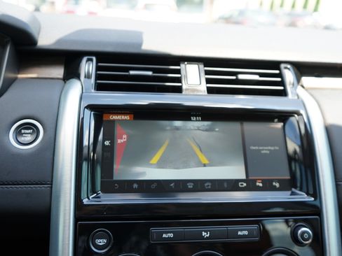 Used 2020 Land Rover Discovery HSE image 19