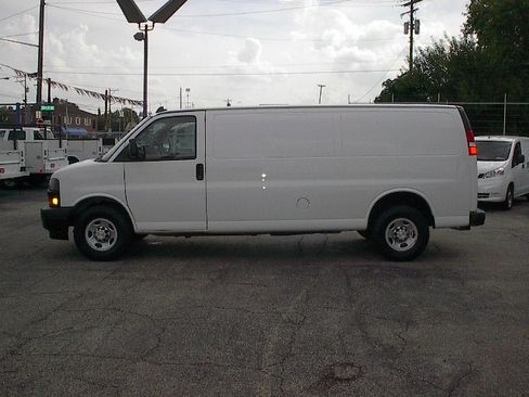 Used 2021 Chevrolet Express 3500 Extended RWD image 7