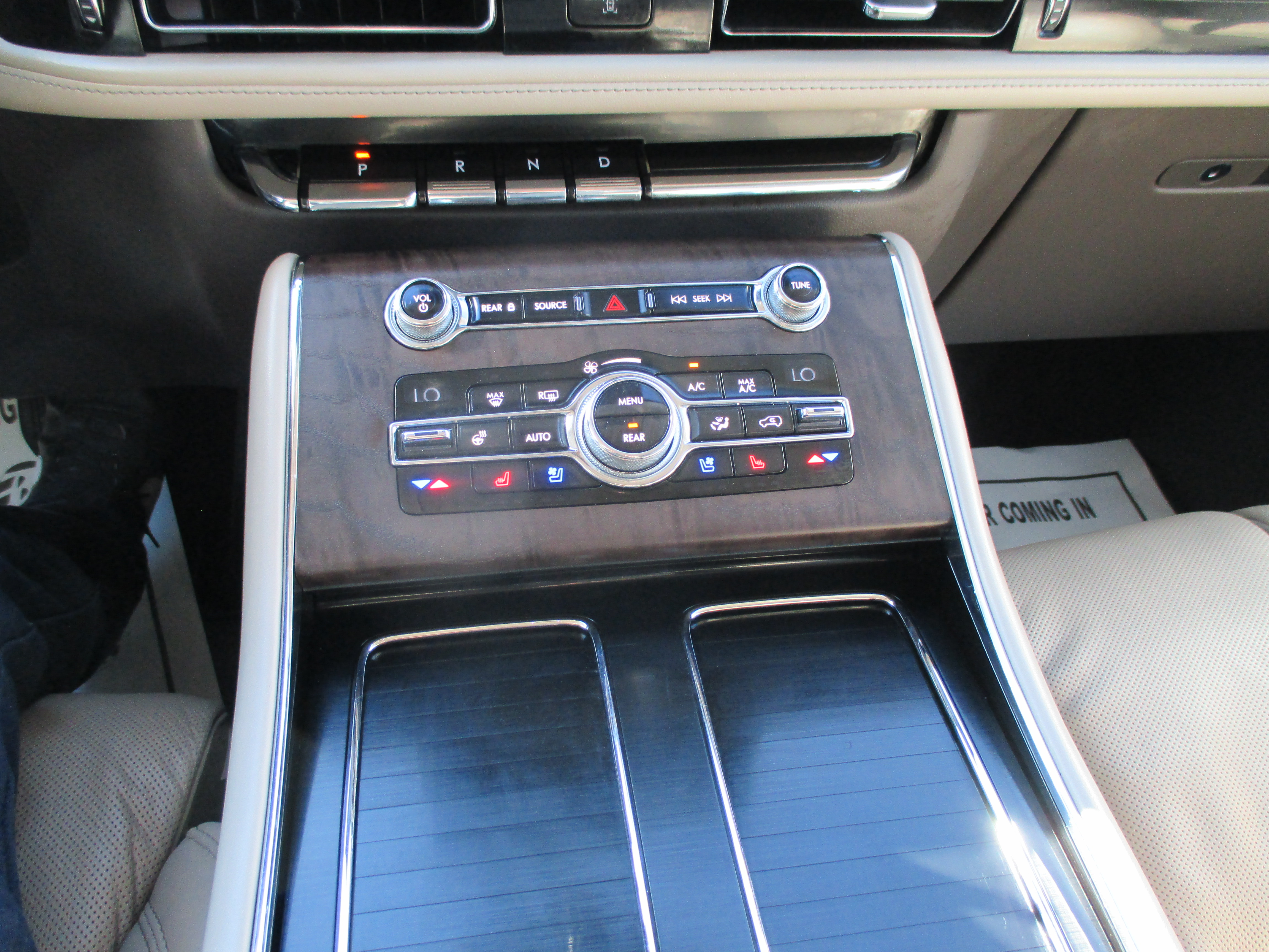 Used 2020 Lincoln Aviator AWD Reserve image 9