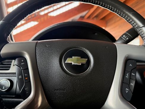 Used 2014 Chevrolet Suburban LT image 12