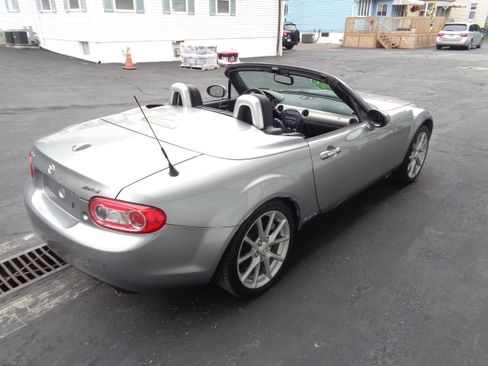 Used 2010 MAZDA MX-5 Miata Hard Top RWD image 2