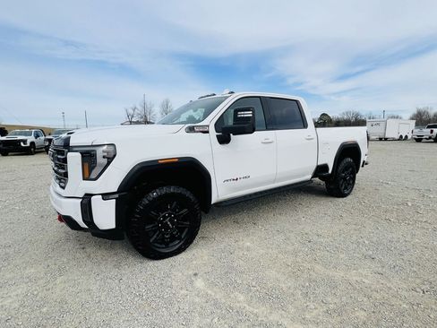 Used 2024 GMC Sierra 2500 AT4 image 1