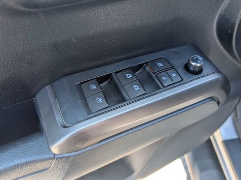 Used 2017 Toyota Tacoma TRD Off-Road image 10