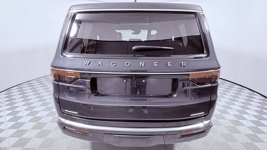 Used 2022 Jeep Wagoneer 4WD Series II image 4