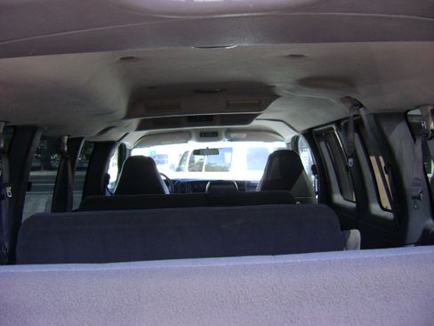 Used 2003 Chevrolet Express 2500 image 10