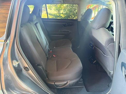 Used 2021 Toyota Highlander AWD LE V6 image 20