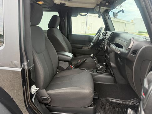 Used 2017 Jeep Wrangler Sport AWD/4WD image 11