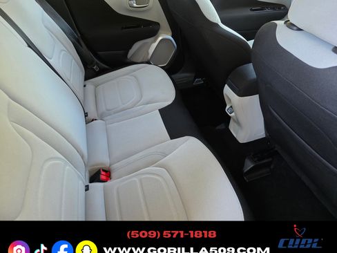 Used 2018 Jeep Renegade 4WD Latitude image 17