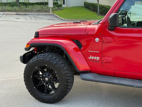 Used 2019 Jeep Wrangler 4WD Unlimited Sahara image 26