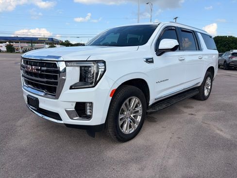 Used 2023 GMC Yukon XL 4WD SLT image 1