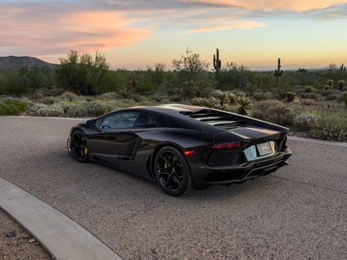 Used 2013 Lamborghini Aventador LP 700-4 image 8