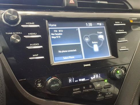 Used 2020 Toyota Camry LE image 13