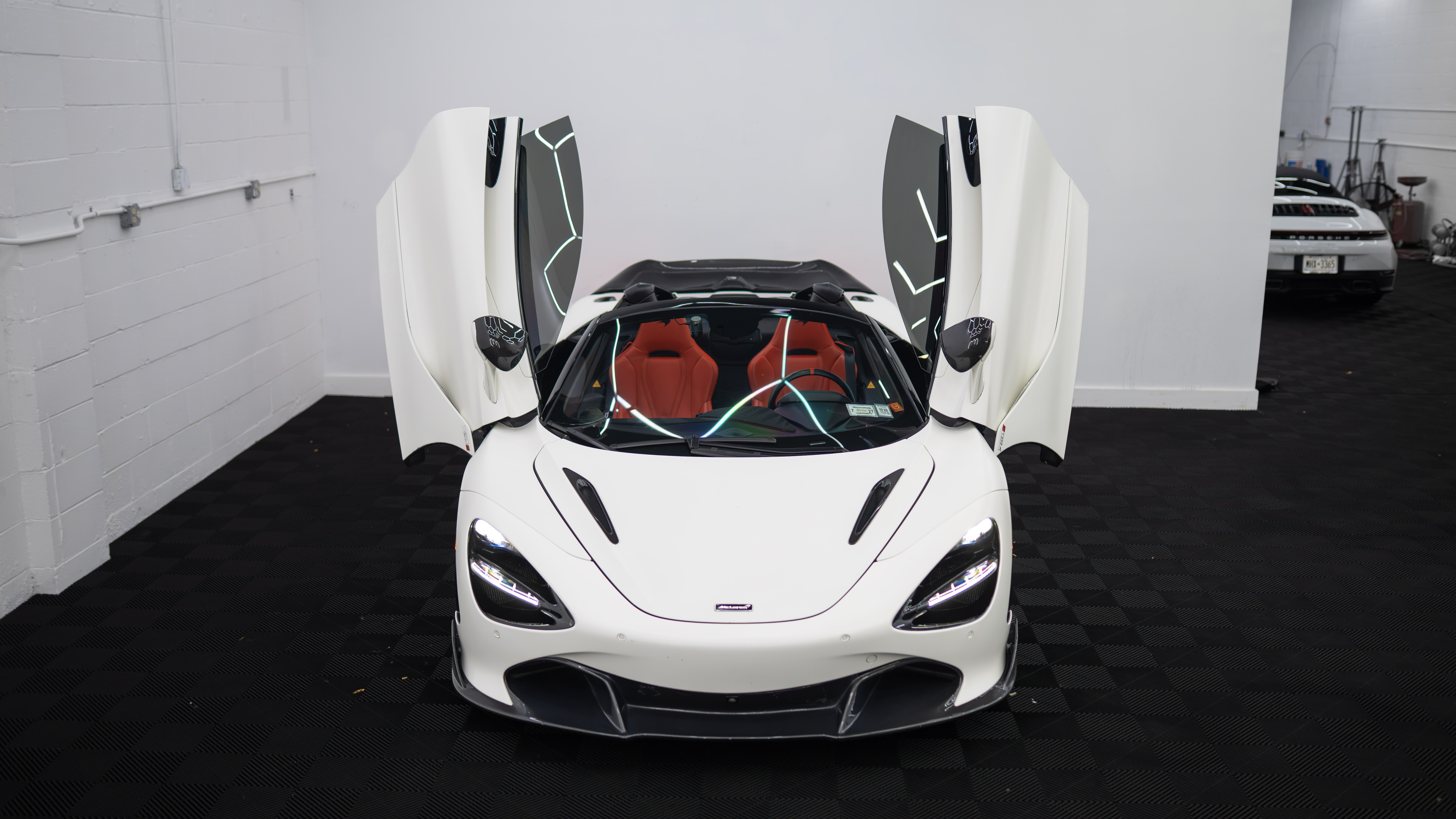 Used 2020 McLaren 720S Spider RWD image 12