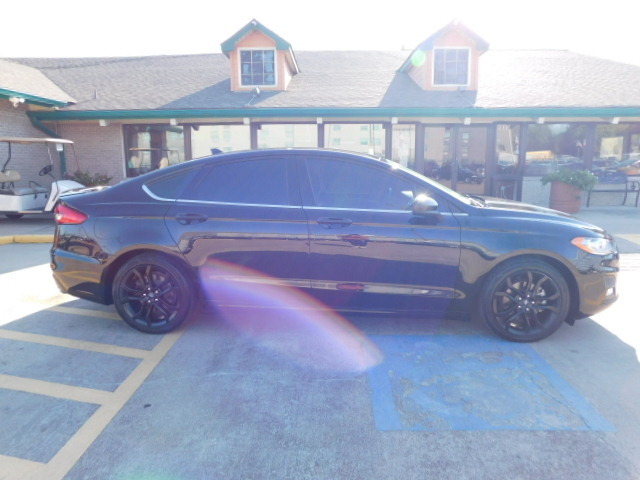 Used 2019 Ford Fusion SE FWD image 10