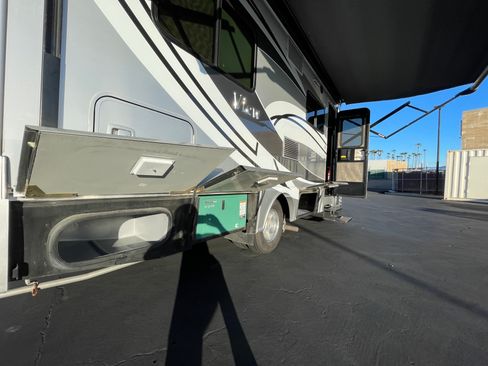 Used 2015 Mercedes-Benz Sprinter 4500 image 11