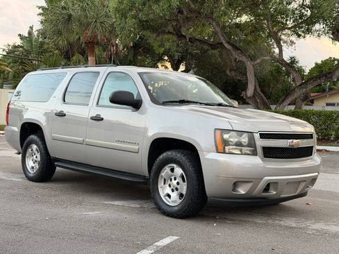 Used 2008 Chevrolet Suburban 4WD image 7