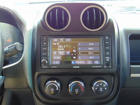 Used 2017 Jeep Patriot 75th Anniversary image 16