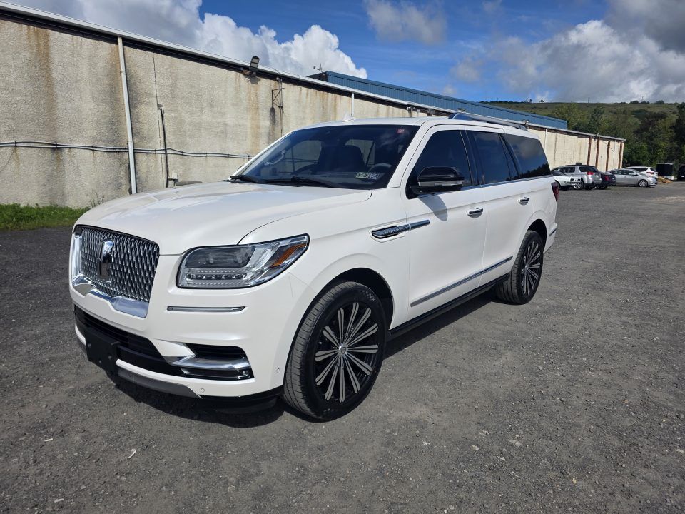 Used 2019 Lincoln Navigator 4WD Reserve image 2