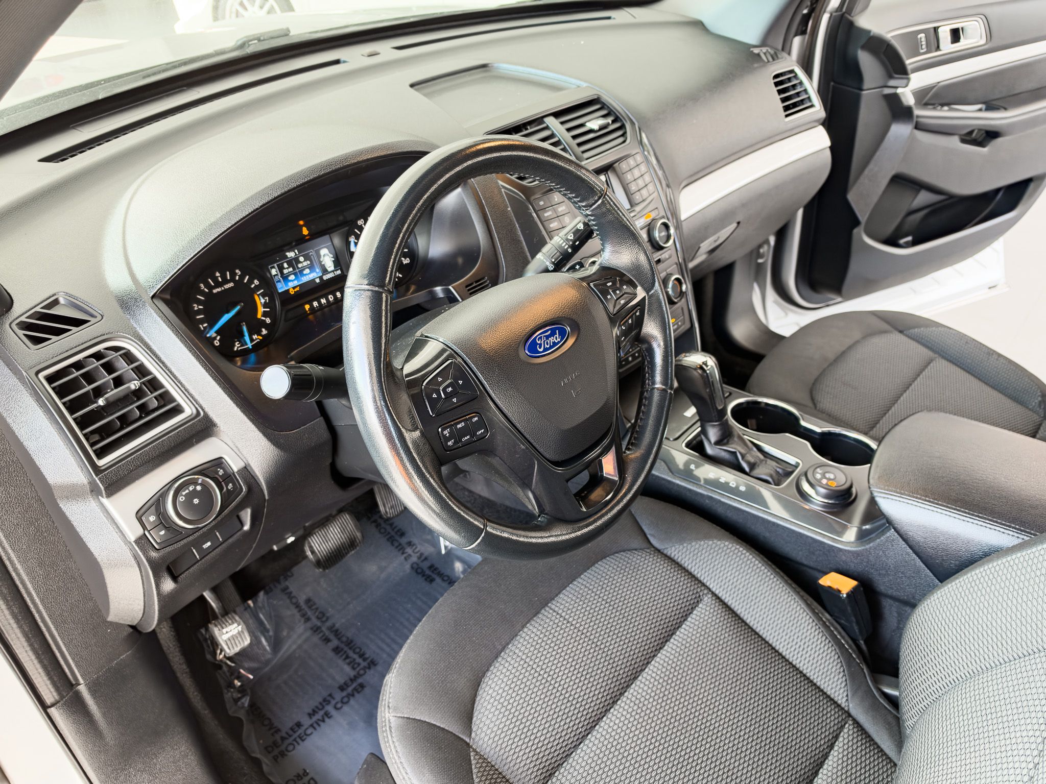 Used 2017 Ford Explorer 4WD XLT image 7